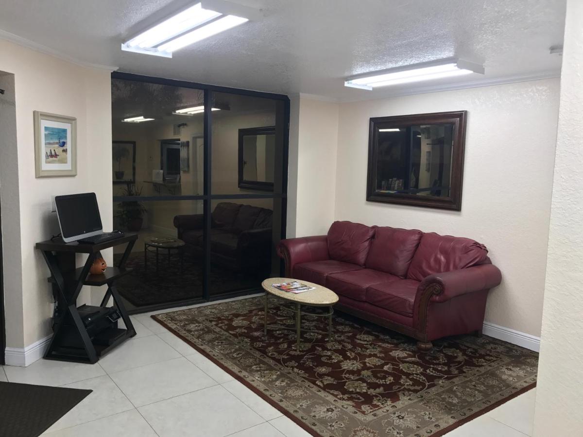  | At Home Inn - Fort Pierce