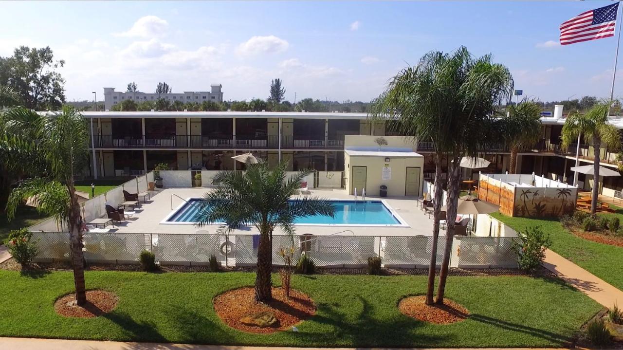  | At Home Inn - Fort Pierce