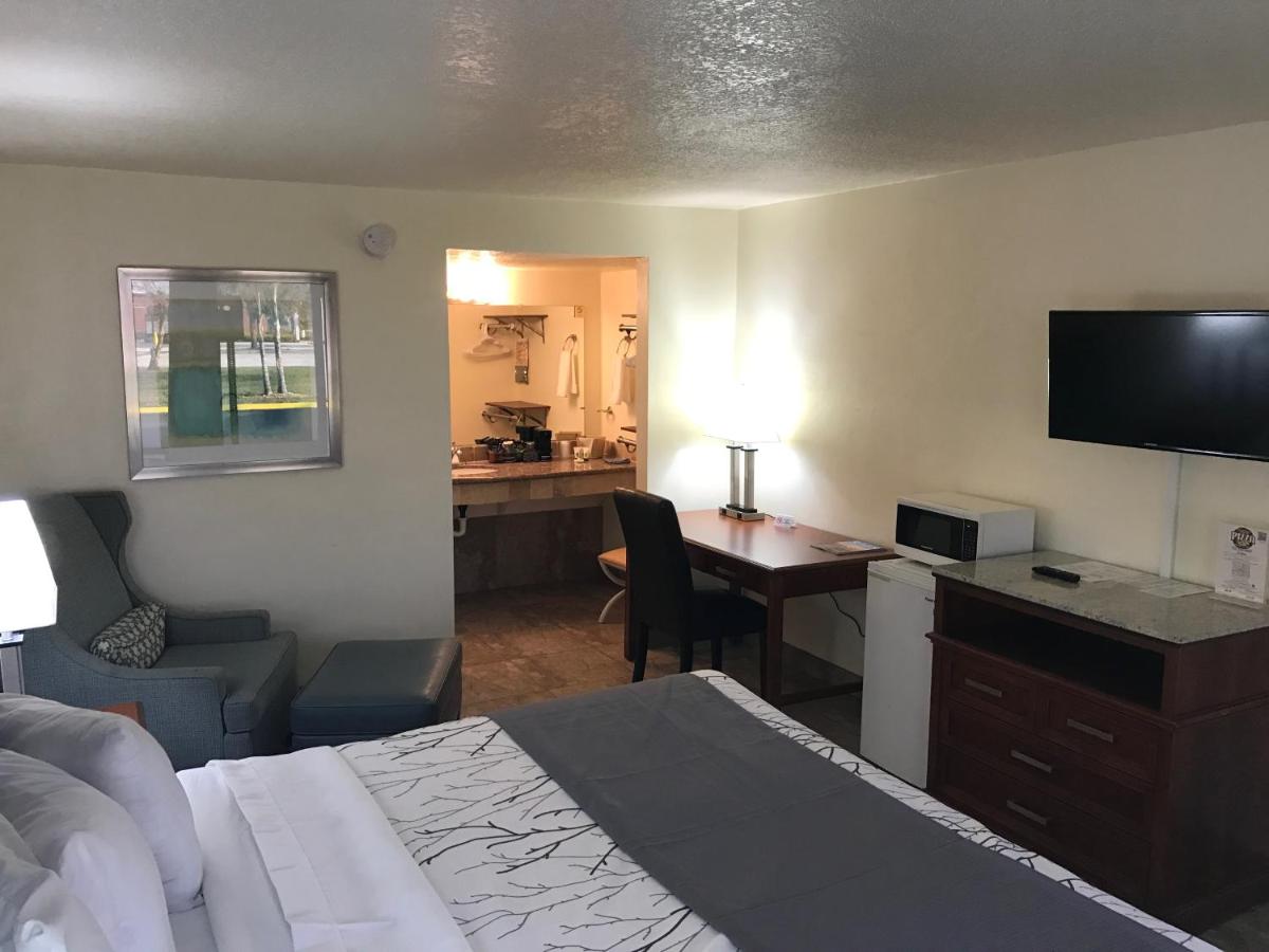  | At Home Inn - Fort Pierce