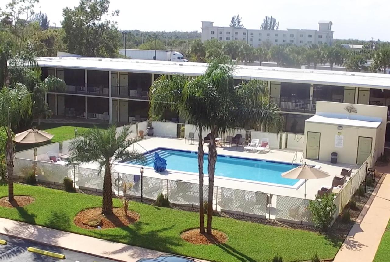 | At Home Inn - Fort Pierce