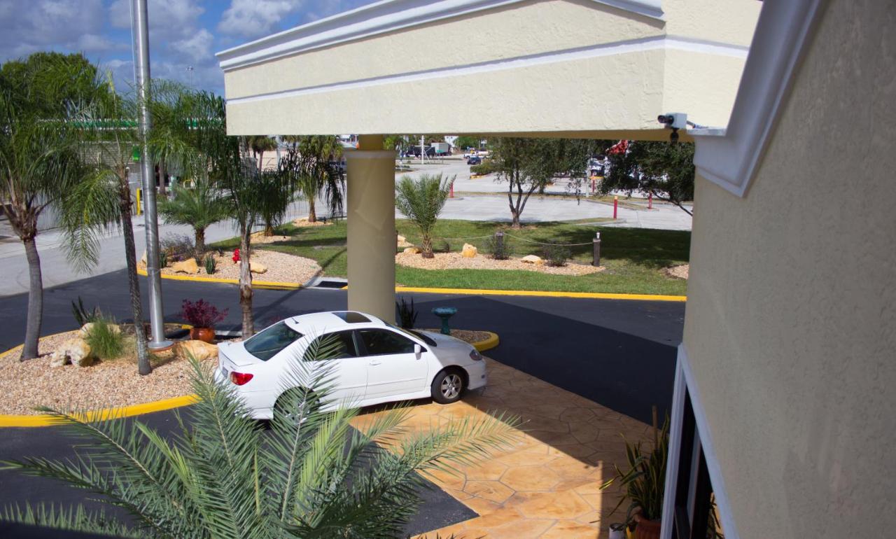  | At Home Inn - Fort Pierce