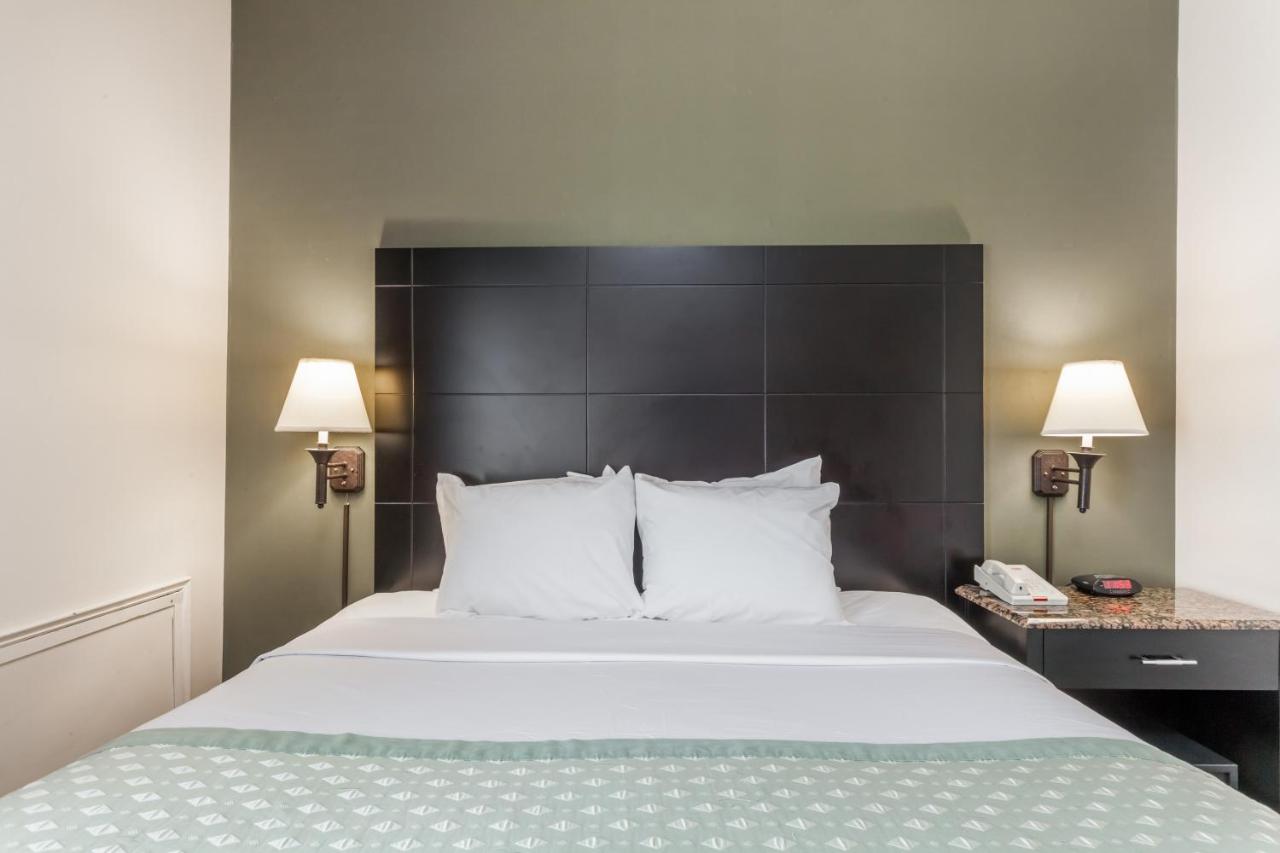 One-Bedroom King Suite - Non-Smoking at Ramada by Wyndham Newburgh/West Point