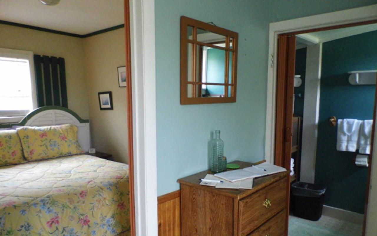 | Otter Creek Inn
