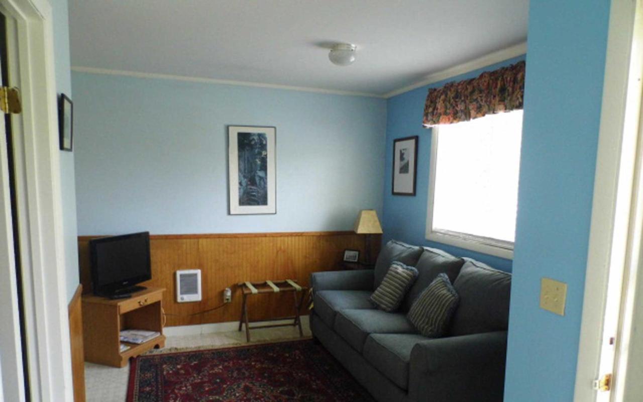 | Otter Creek Inn