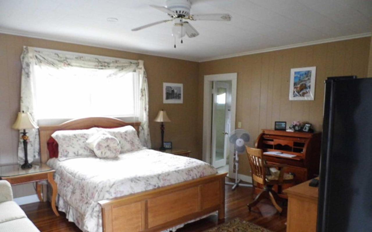 | Otter Creek Inn
