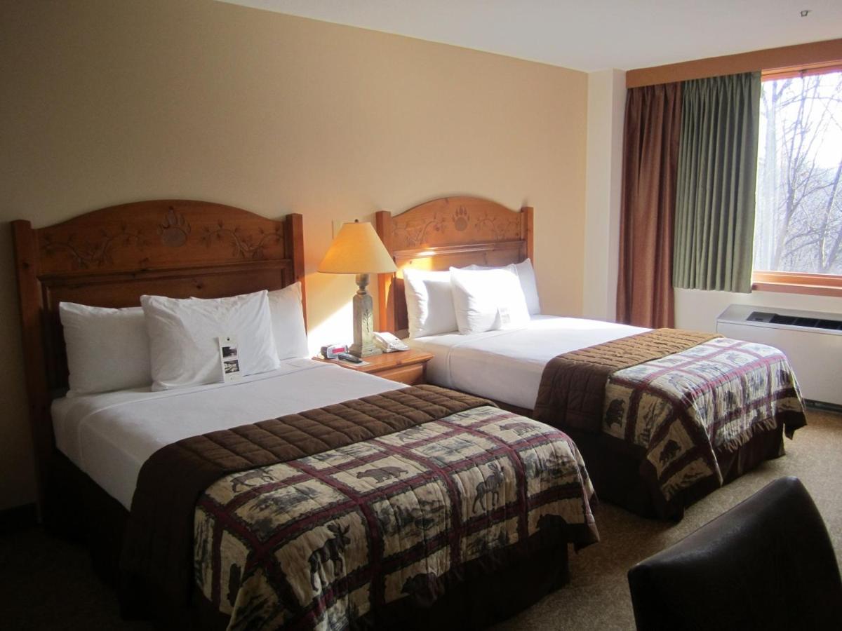 | Overlook Lodge and Stone Cottages at Bear Mountain