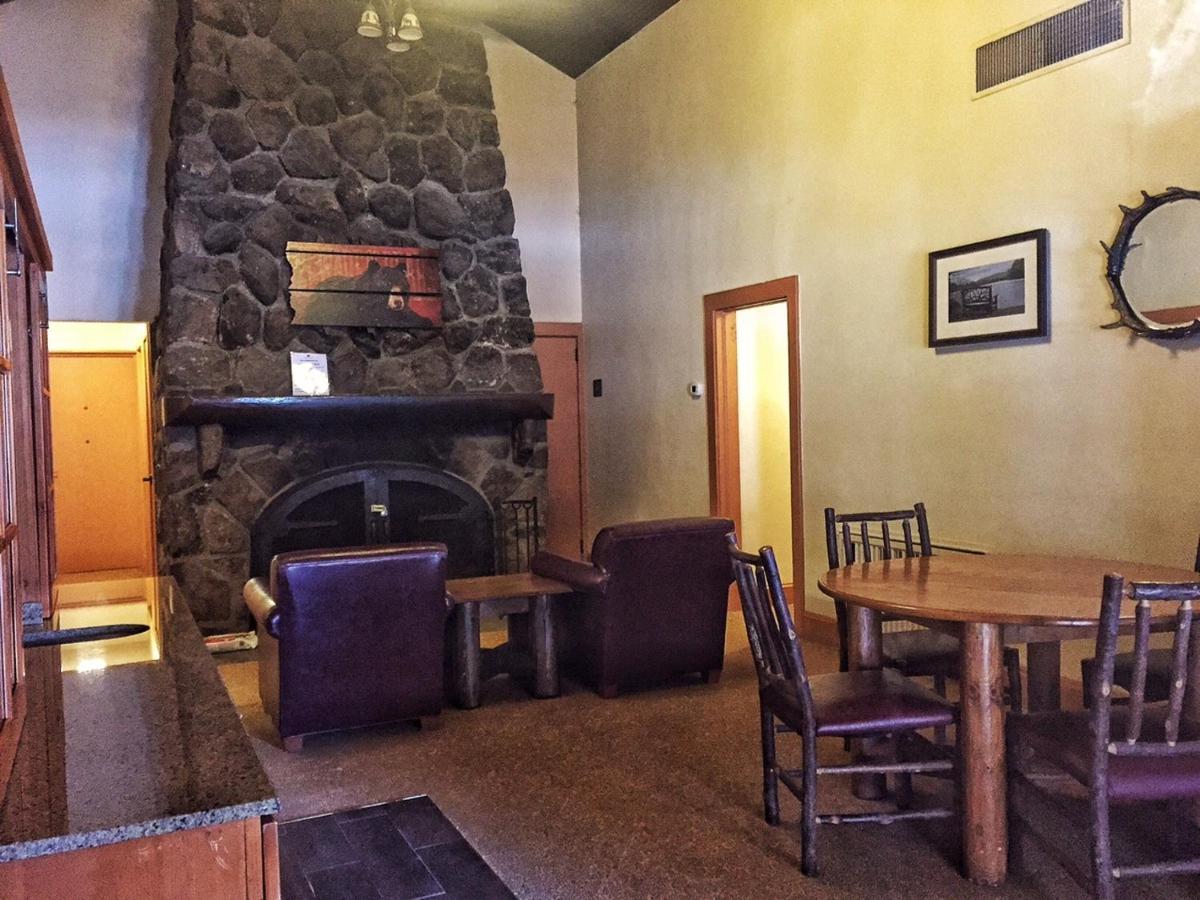 | Overlook Lodge and Stone Cottages at Bear Mountain