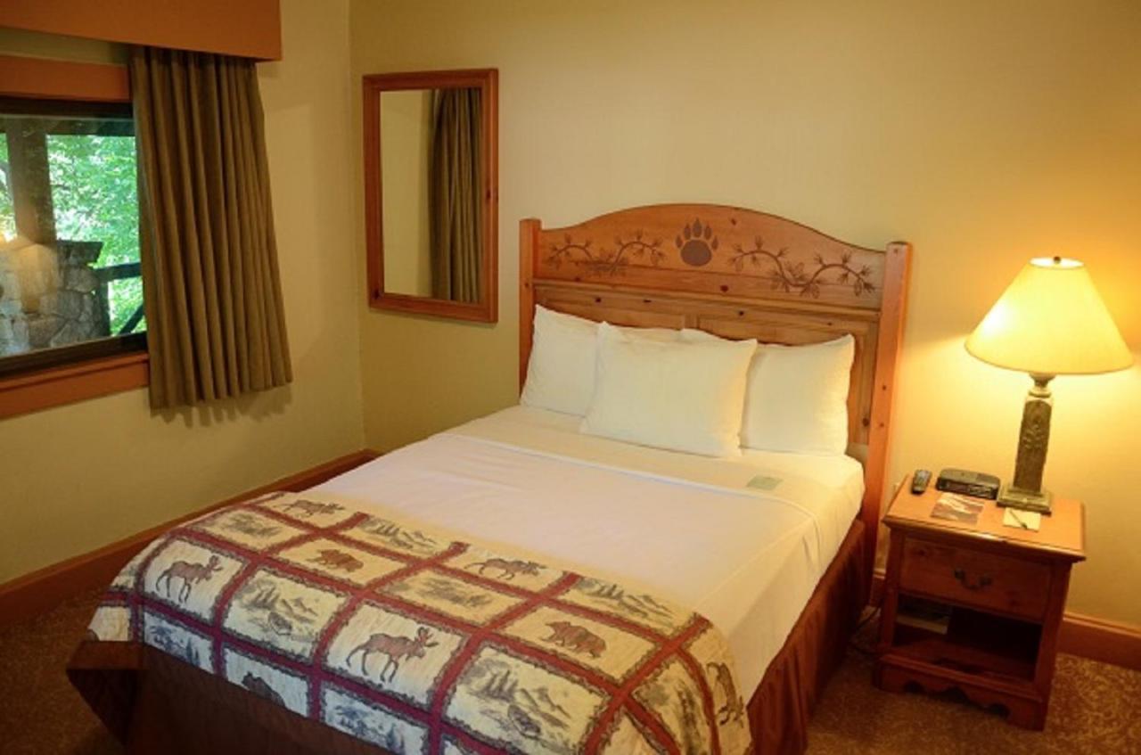 | Overlook Lodge and Stone Cottages at Bear Mountain