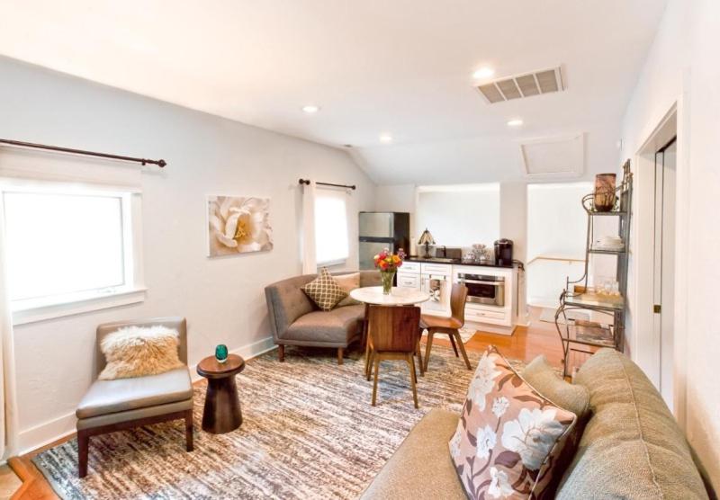 | Chestnut Street Inn