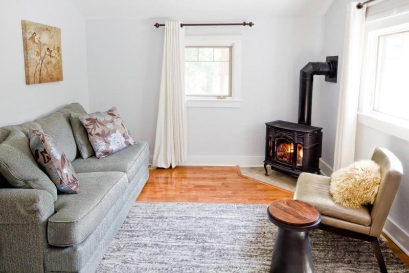 | Chestnut Street Inn