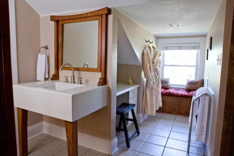 | Chestnut Street Inn