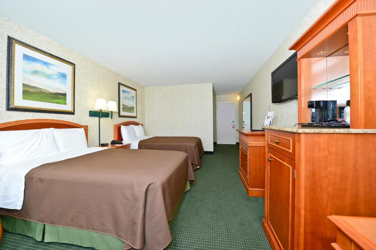Double Room with Two Double Beds - Smoking at Americas Best Value Inn Baltimore