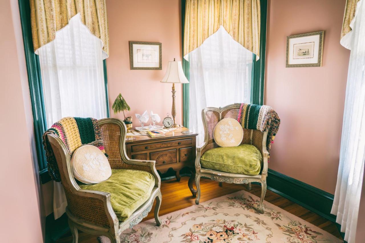  | Hummingbird Inn
