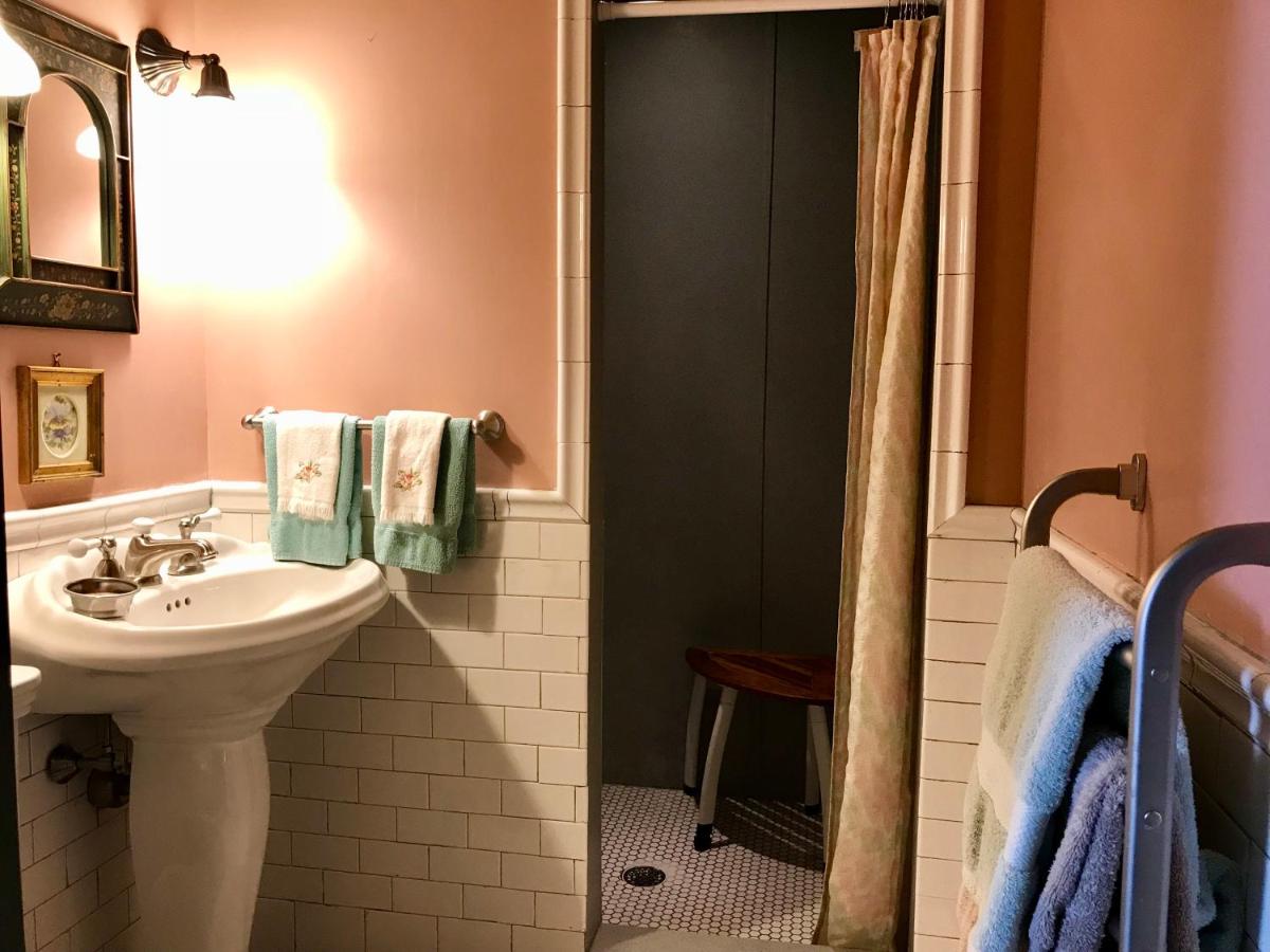  | Hummingbird Inn