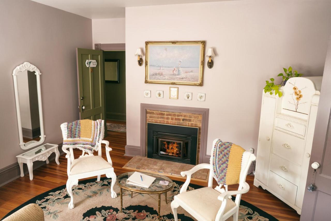  | Hummingbird Inn
