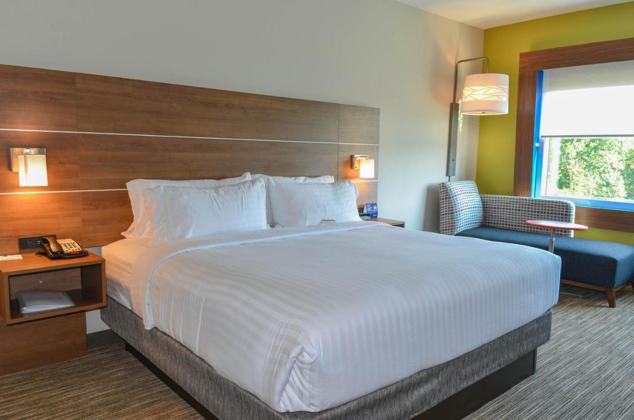 | Holiday Inn Express & Suites Charlotte NE - University Area