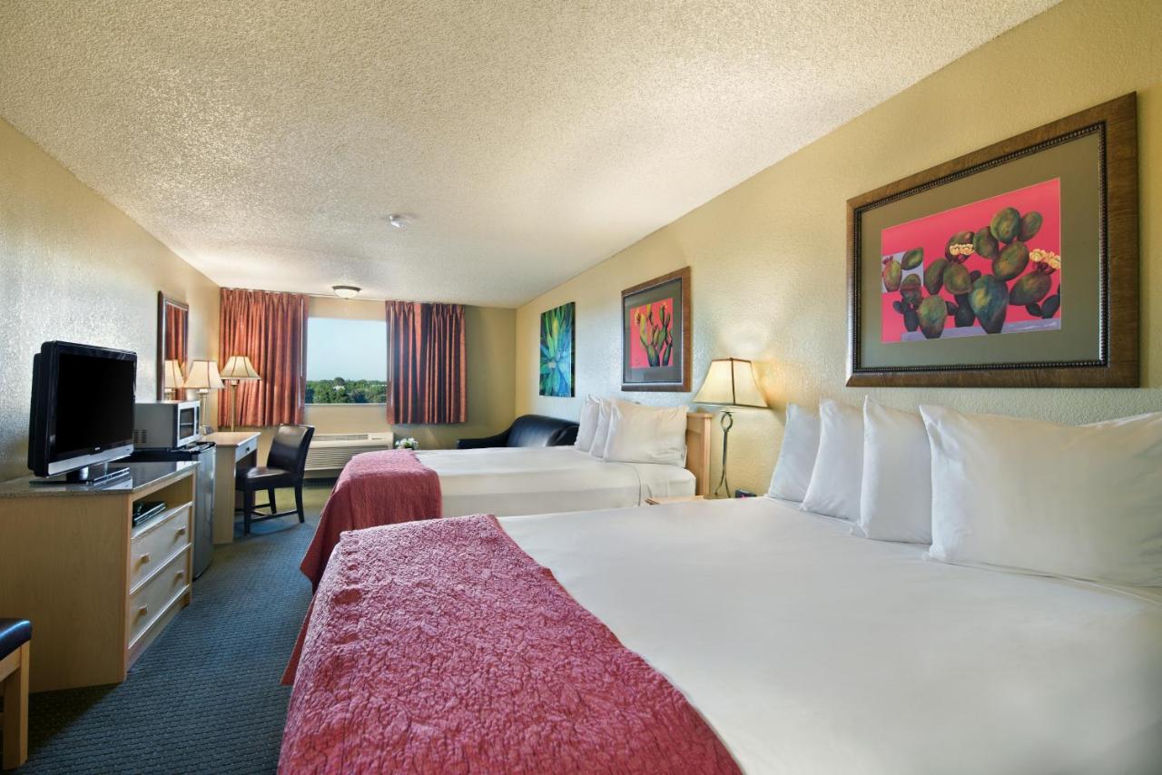 | Oxford Suites Lancaster