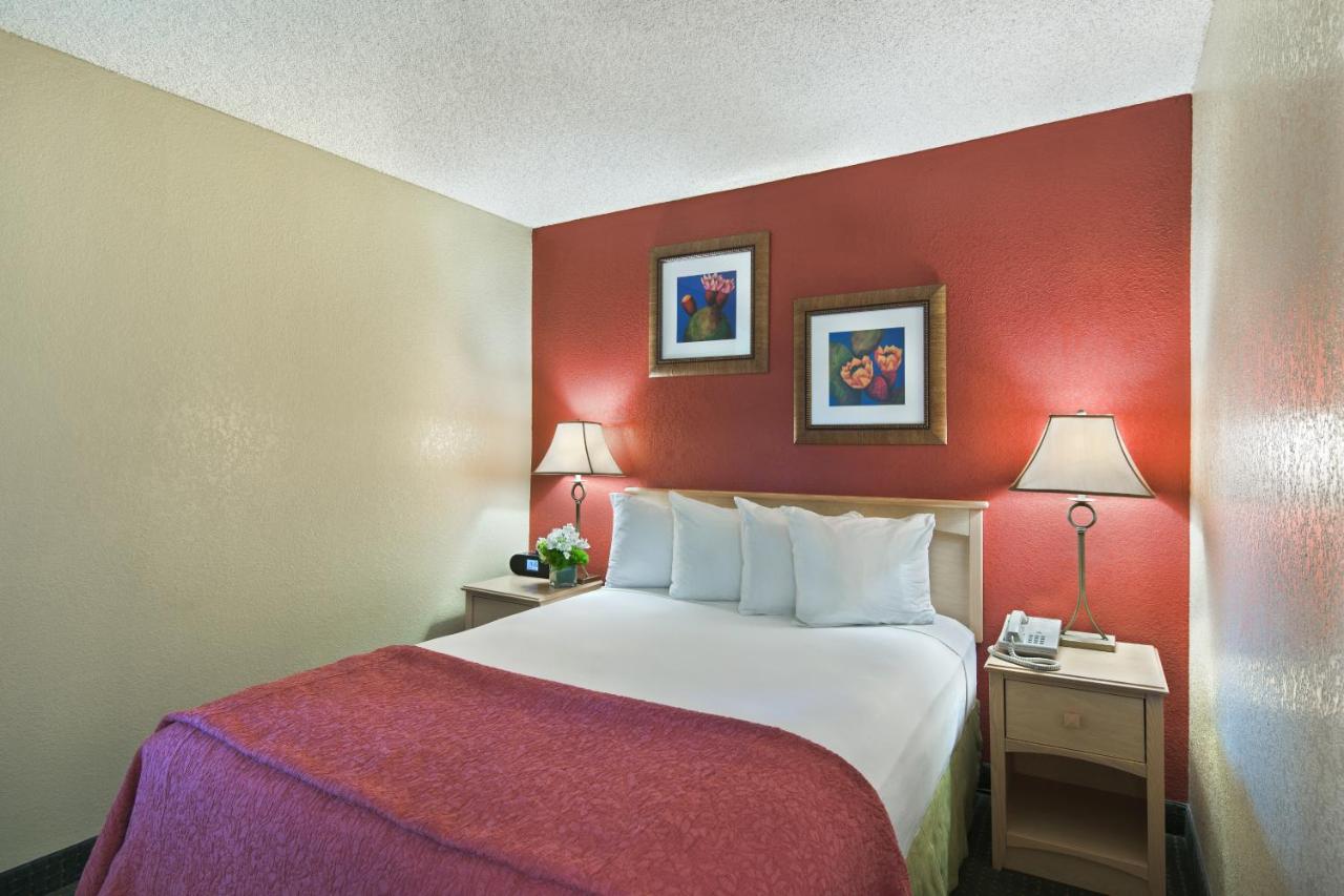 | Oxford Suites Lancaster