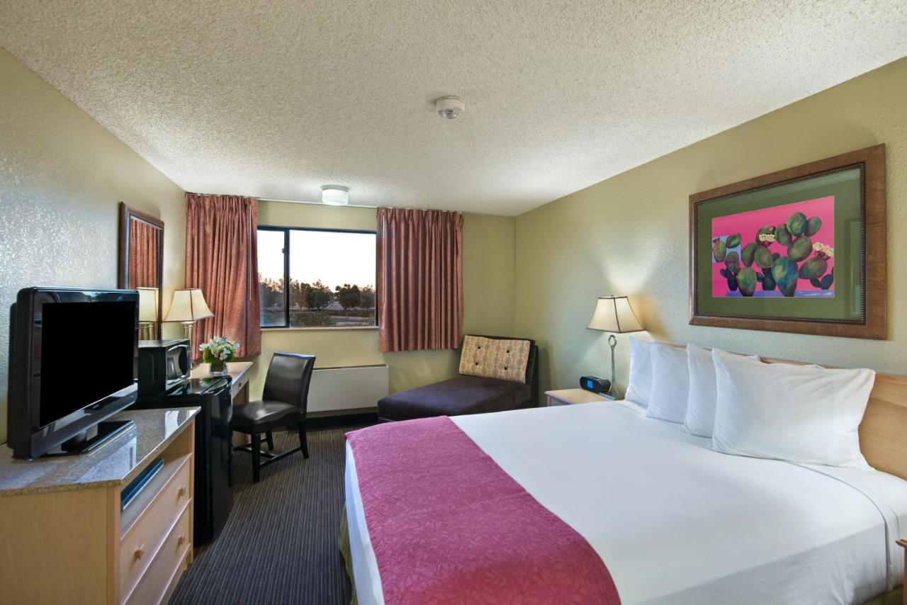 | Oxford Suites Lancaster