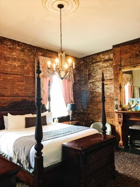 | Lafitte Hotel & Bar