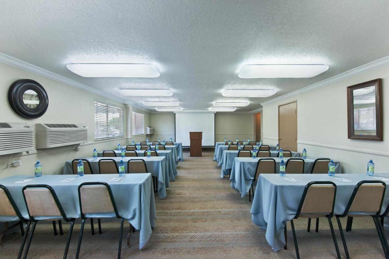 | Oxford Suites Lancaster