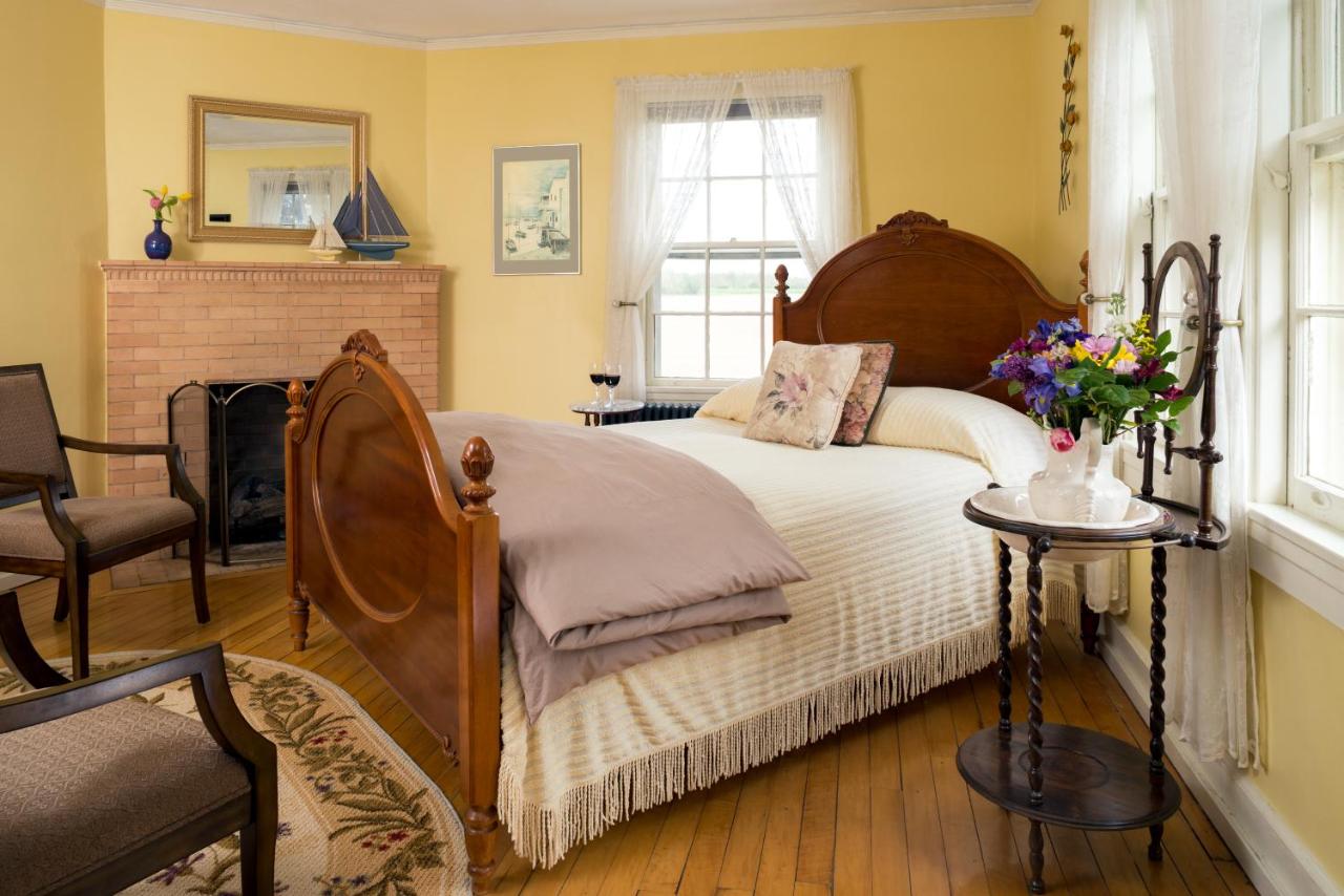 | Yale Manor B&B & Yurt Glamping