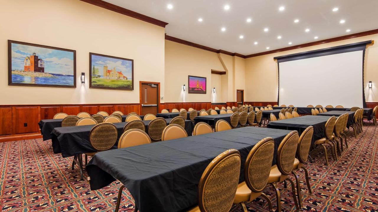 | Best Western Plus Dockside Waterfront Inn