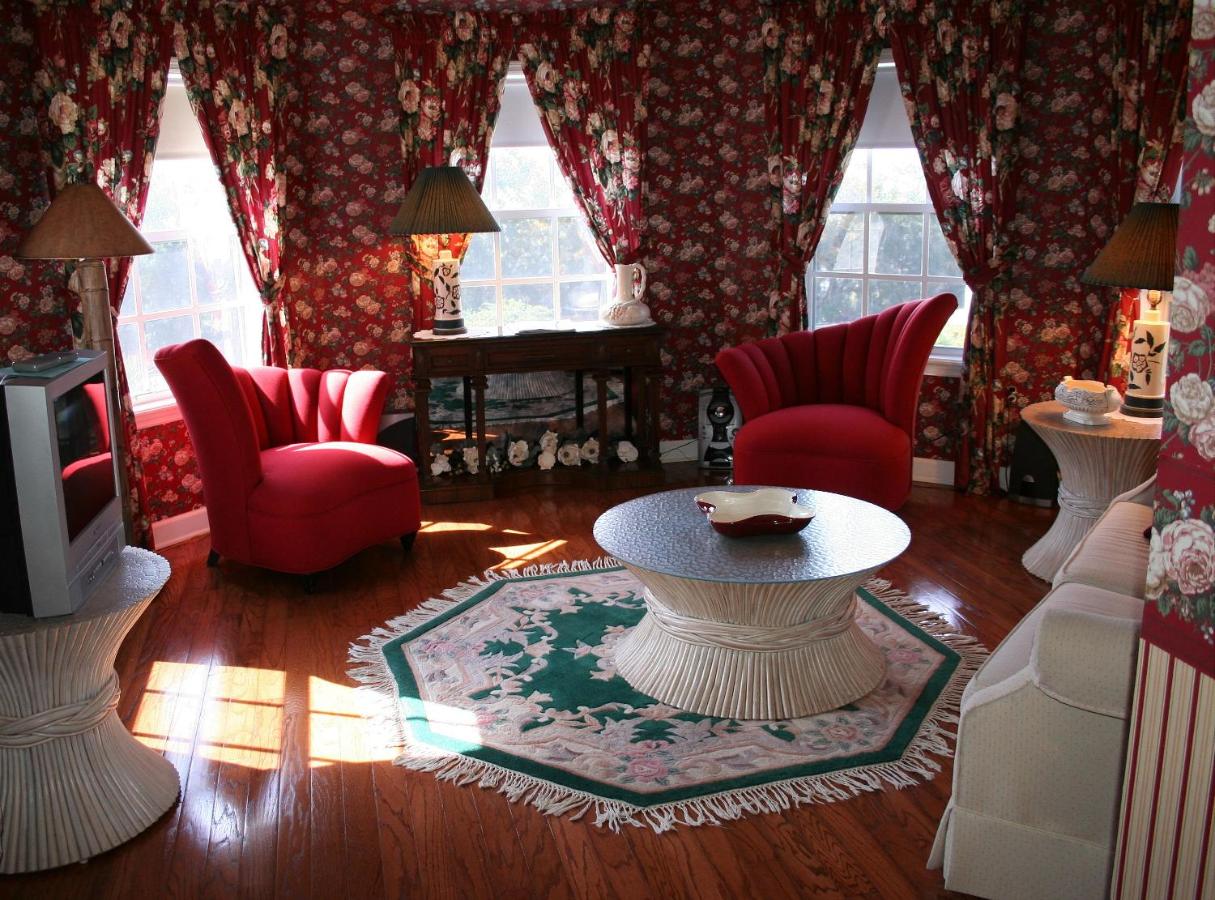 | Heron Cay Lakeview Bed & Breakfast