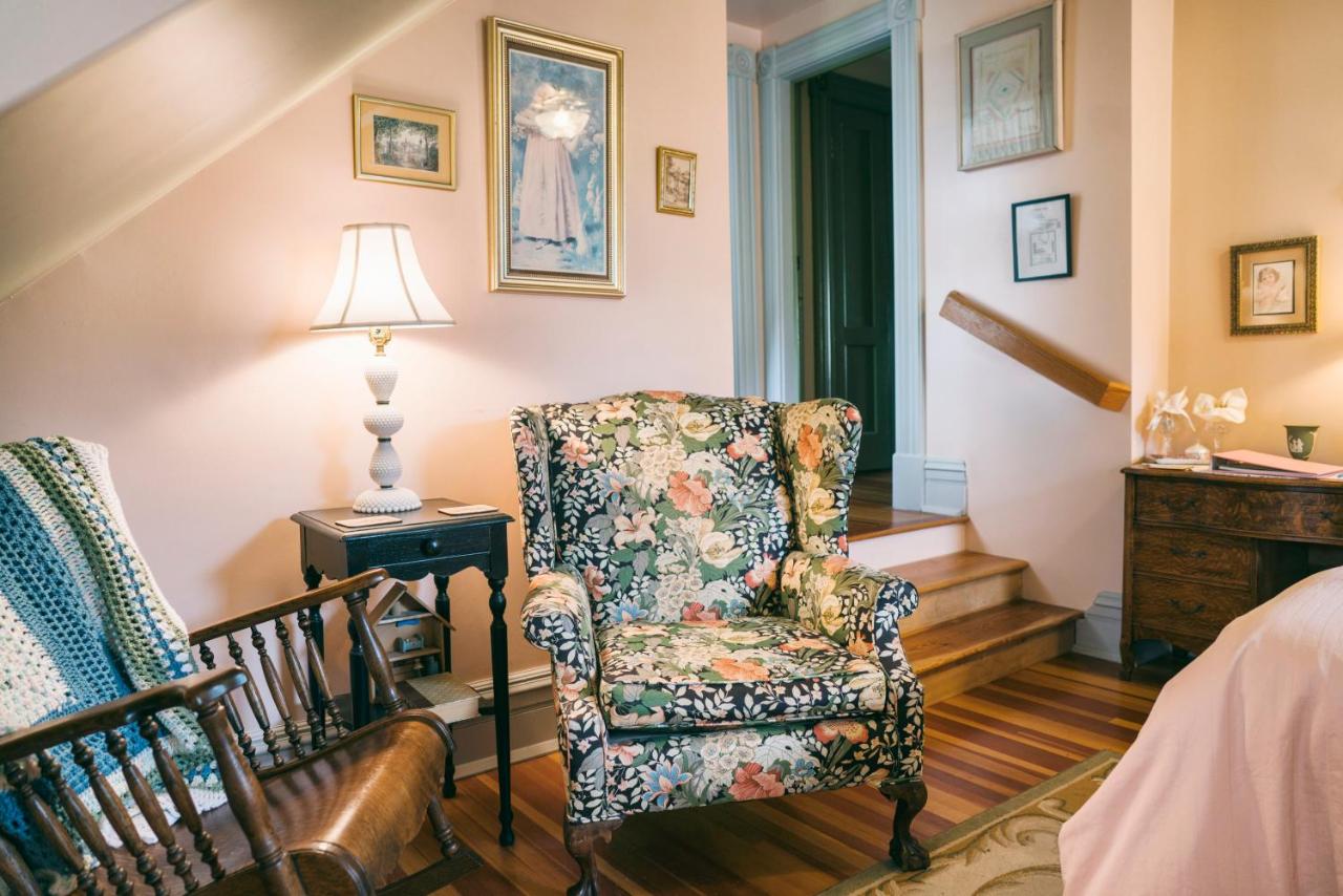  | Hummingbird Inn