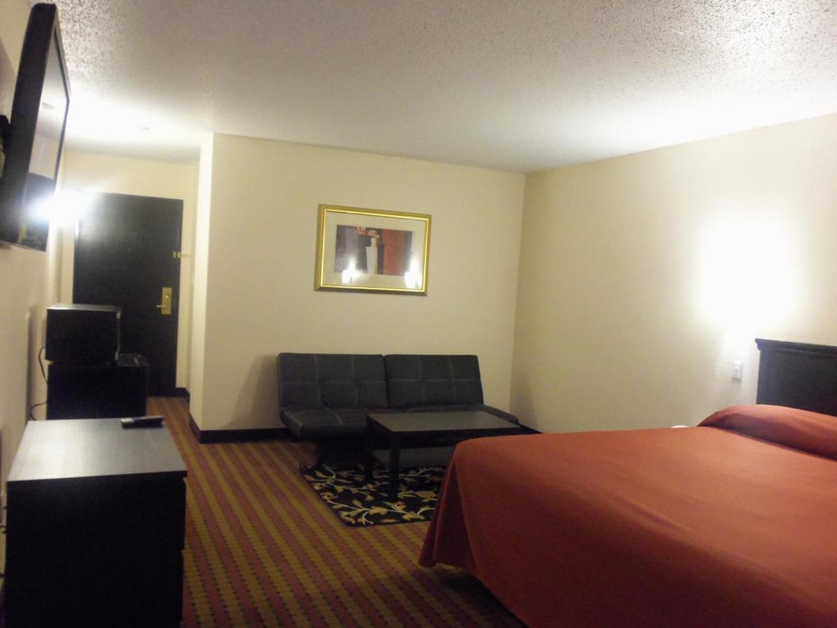 Deluxe King Suite at Noble Suites
