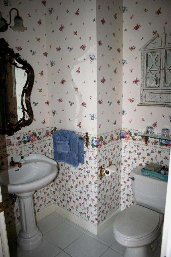| Heron Cay Lakeview Bed & Breakfast