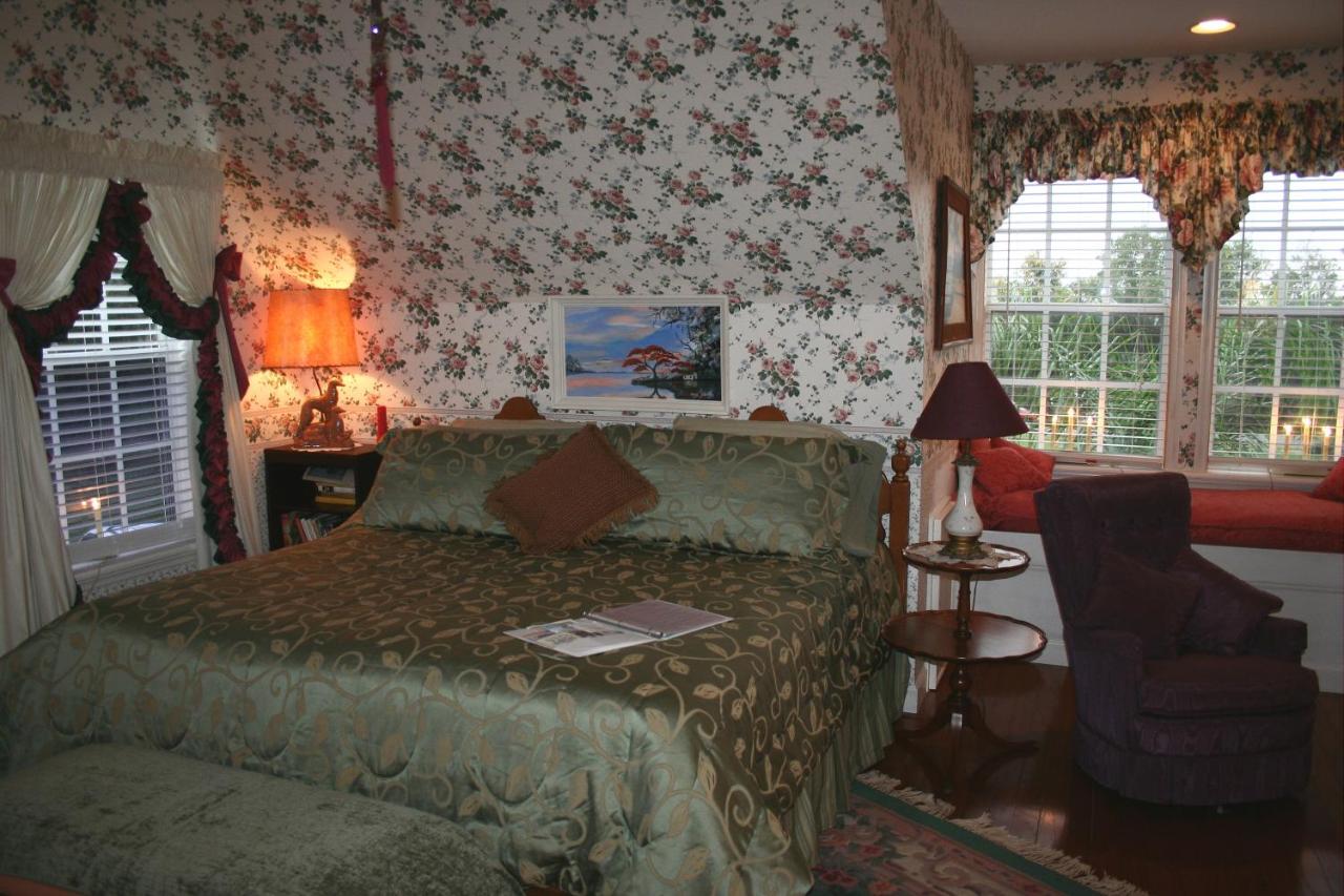 | Heron Cay Lakeview Bed & Breakfast