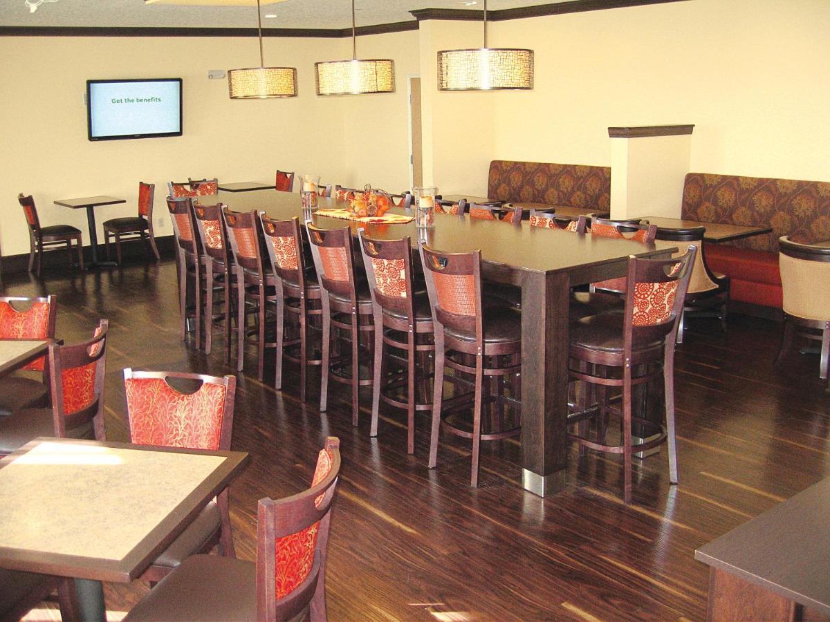 | Savanna Inn & Suites