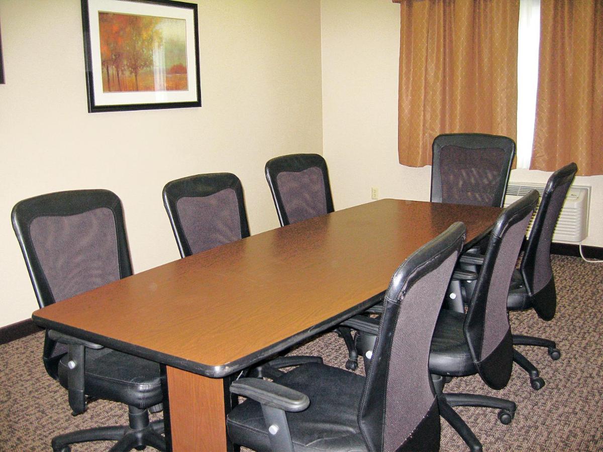 | Savanna Inn & Suites