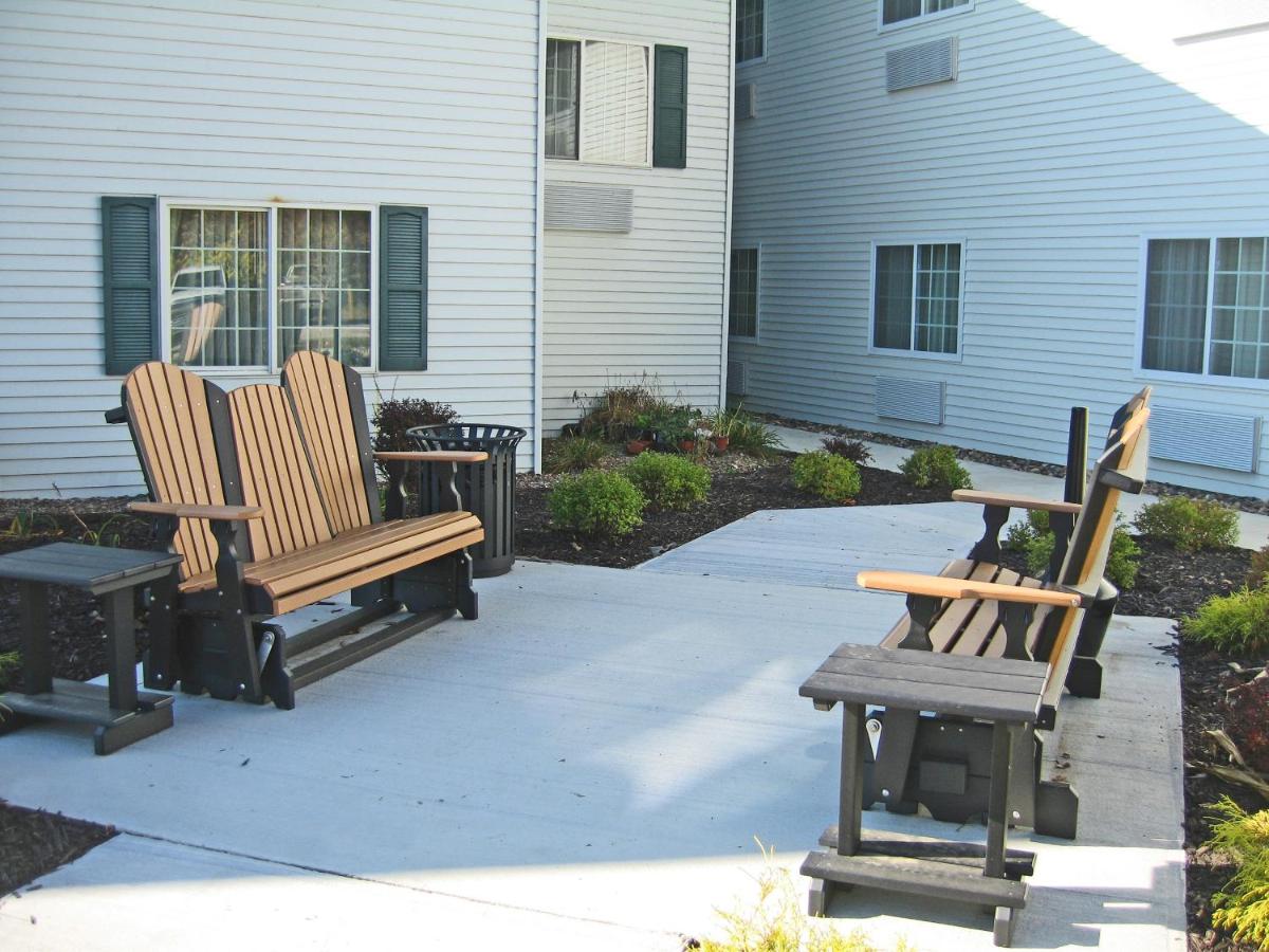 | Savanna Inn & Suites