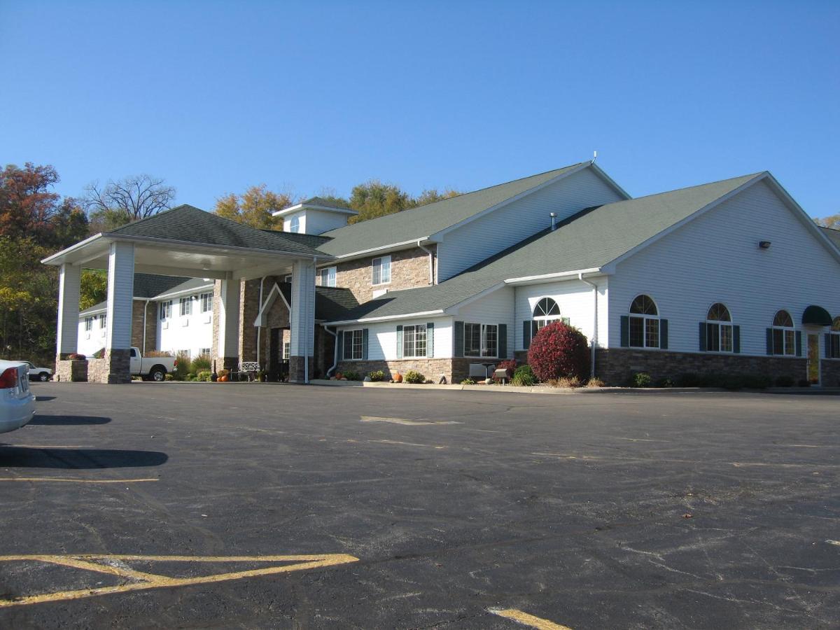 | Savanna Inn & Suites