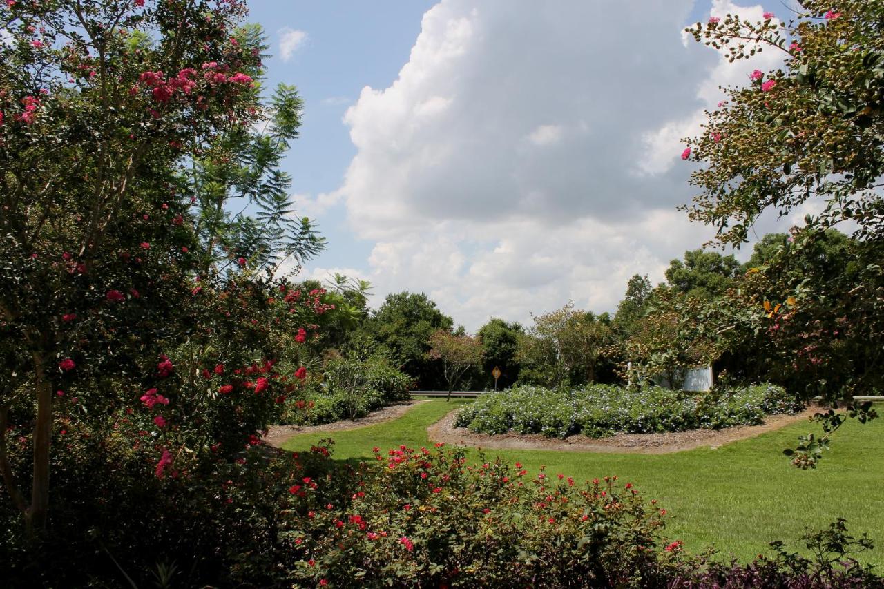 | Heron Cay Lakeview Bed & Breakfast
