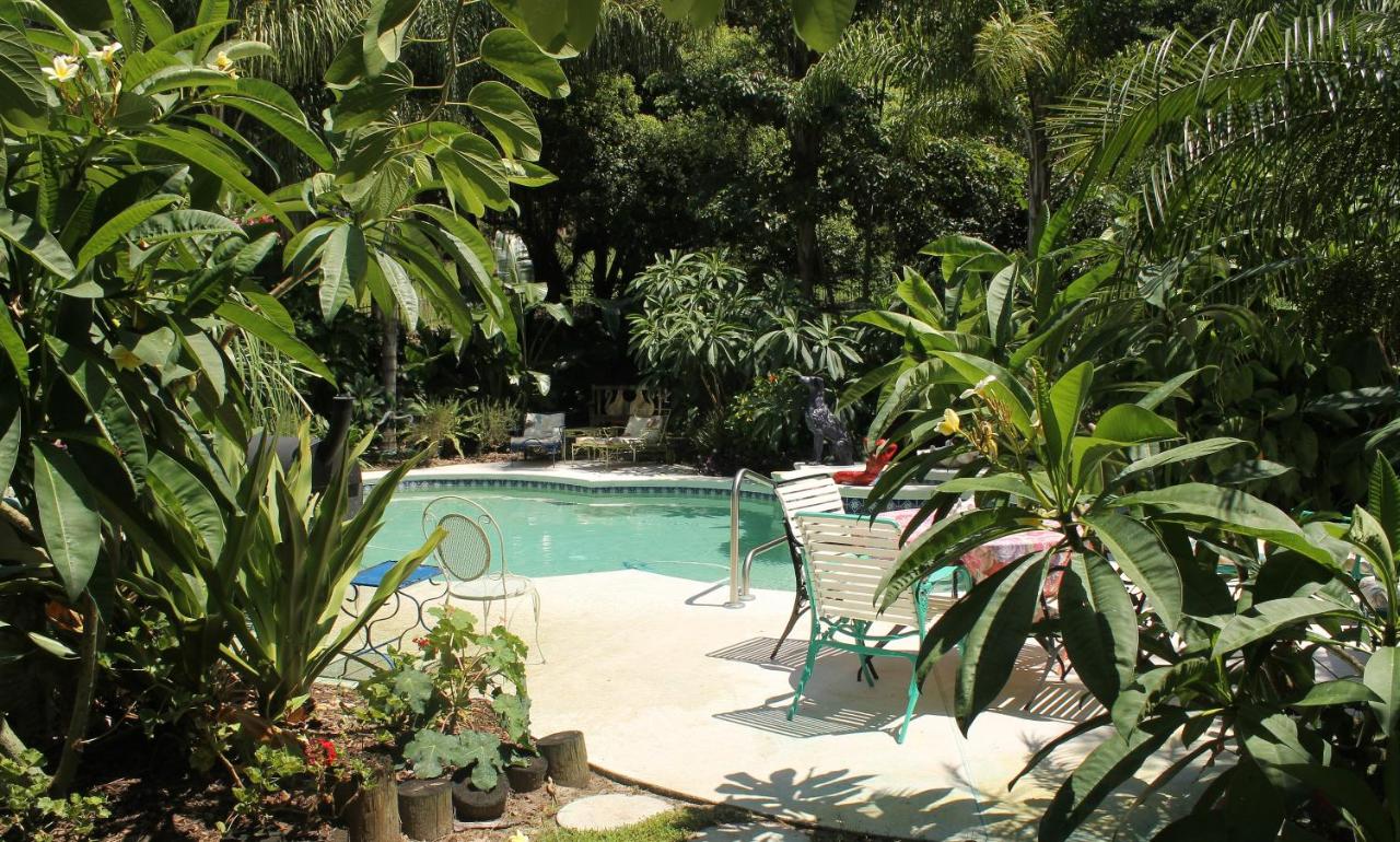 | Heron Cay Lakeview Bed & Breakfast