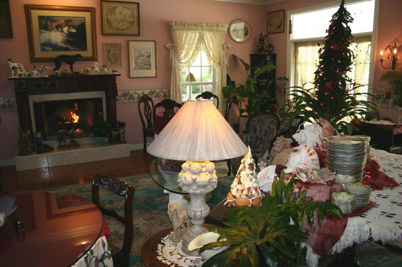 | Heron Cay Lakeview Bed & Breakfast