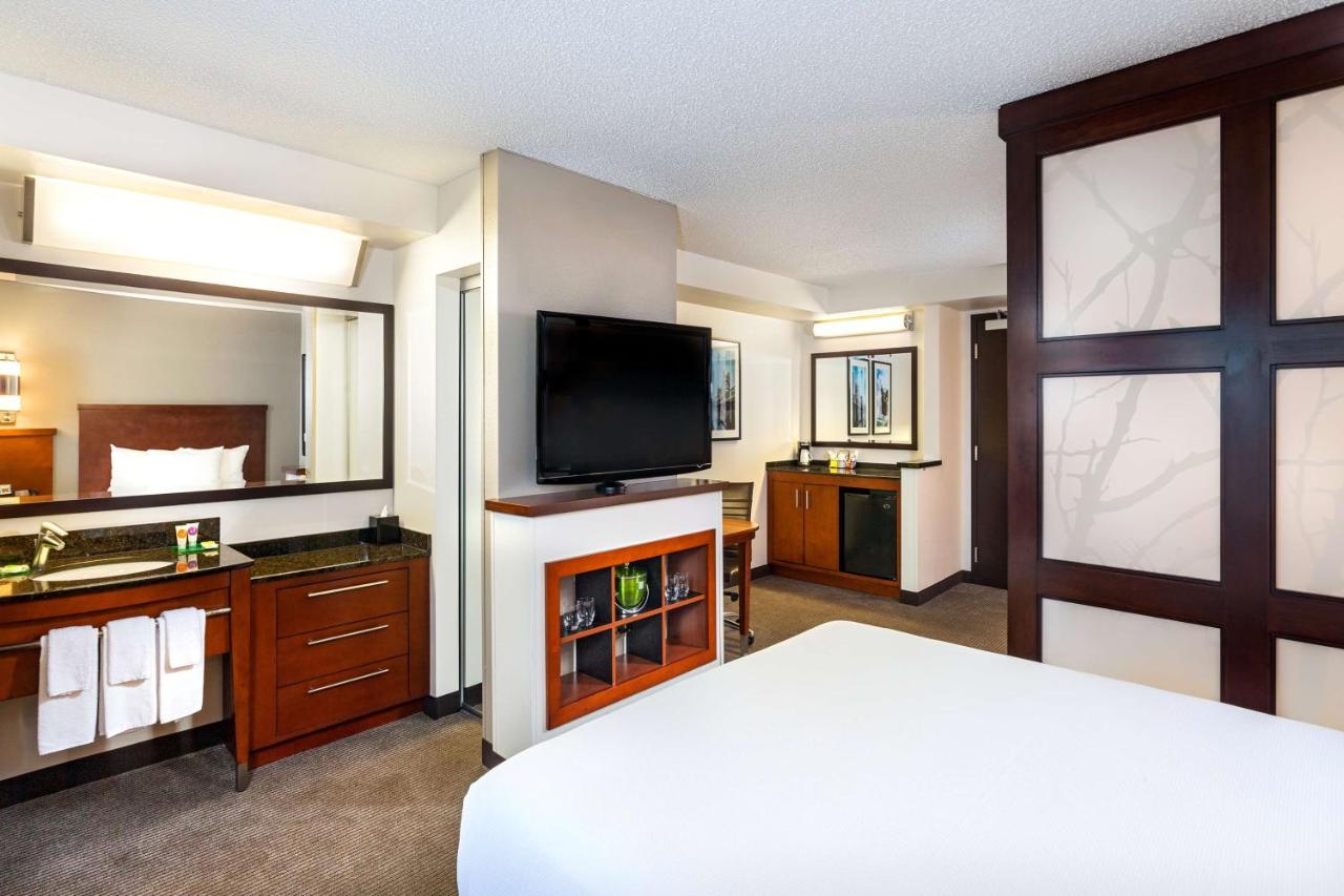 King Room with Roll-In Shower - Disability Access at Hyatt Place Sacramento Roseville