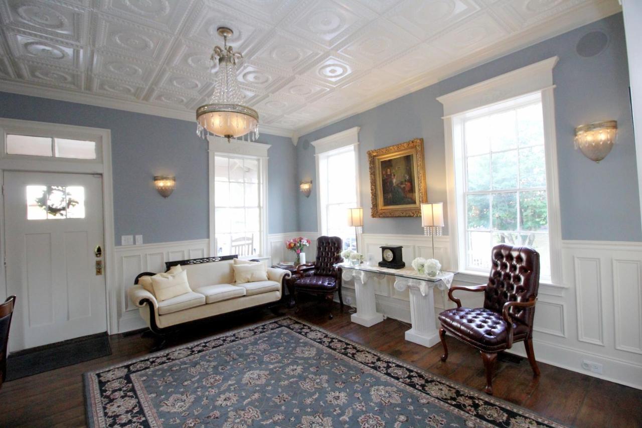 | The Dahlonega Square Hotel & Villas