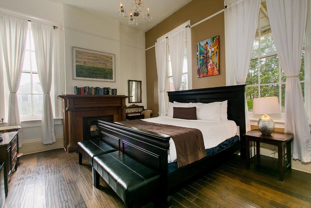 | Lafitte Hotel & Bar