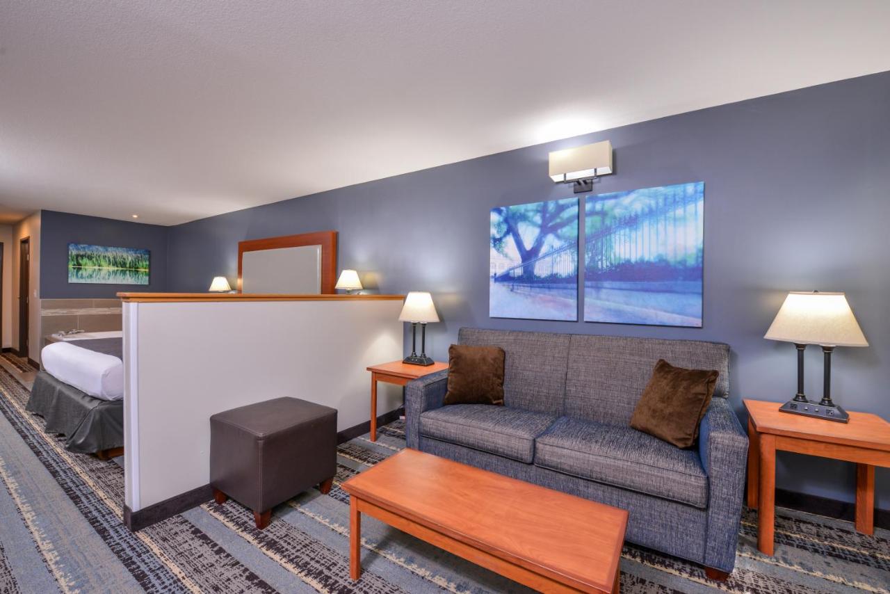 Deluxe King Room at Best Western Newberg Inn