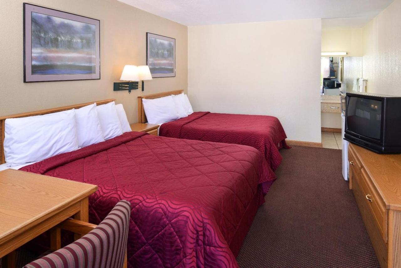 | Executive Inn