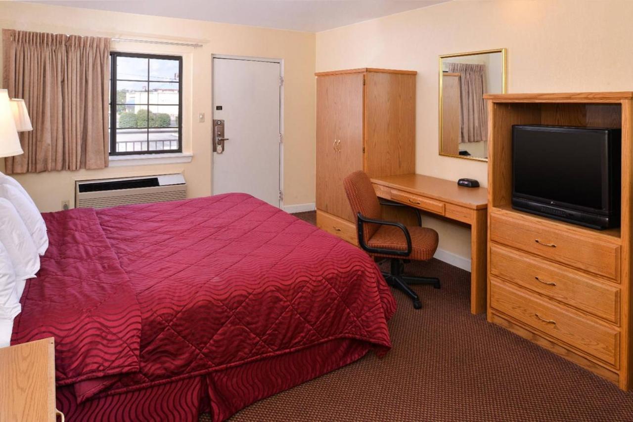 | Executive Inn