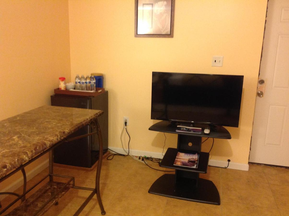 | Mojoy Homesuites At Runyon