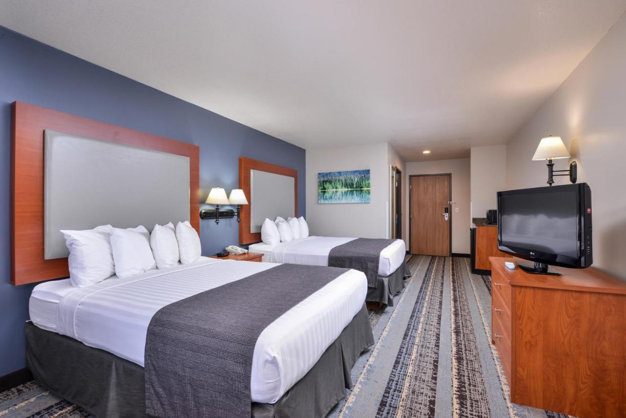 Queen Room with Two Queen Beds - Pet-friendly at Best Western Newberg Inn