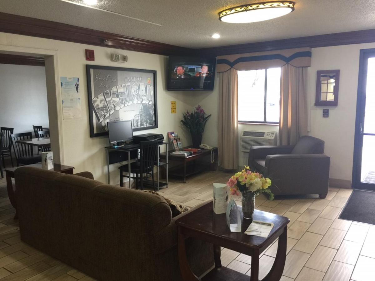 | Super 8 by Wyndham Canton/Livonia Area