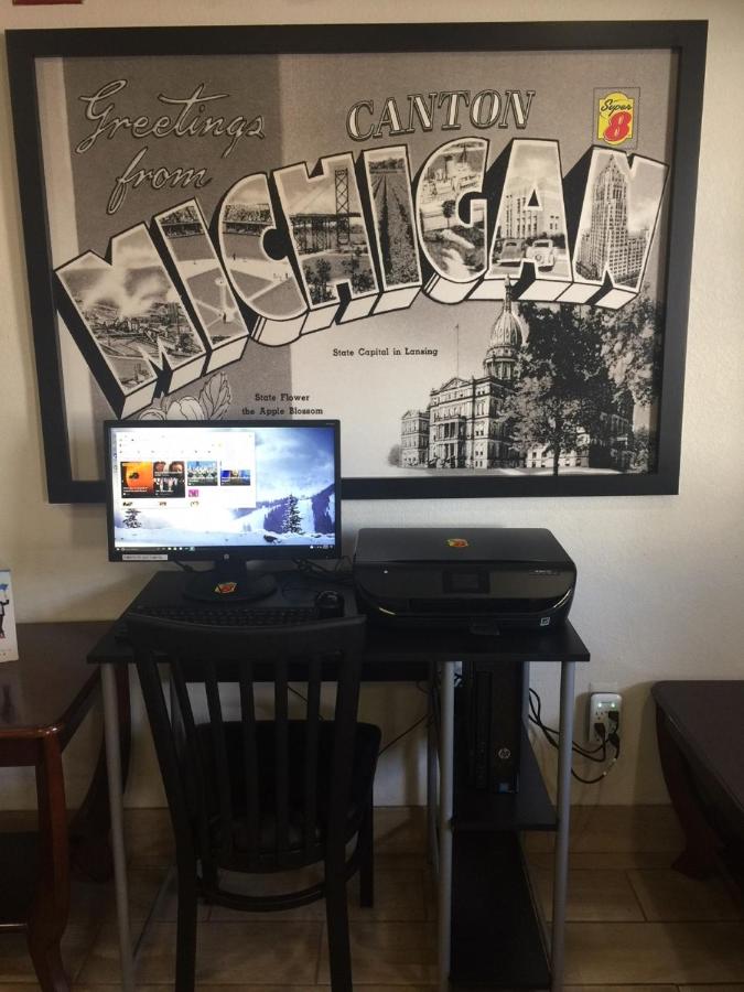 | Super 8 by Wyndham Canton/Livonia Area