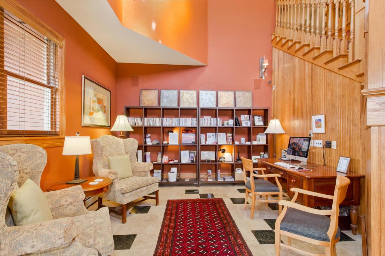 | The Bradley Boulder Inn